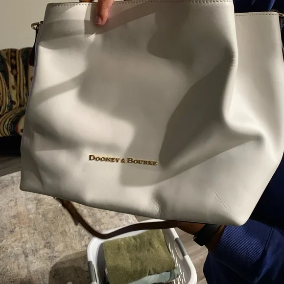White Dooney and Bourke satchel purse. - Picture 9 of 9